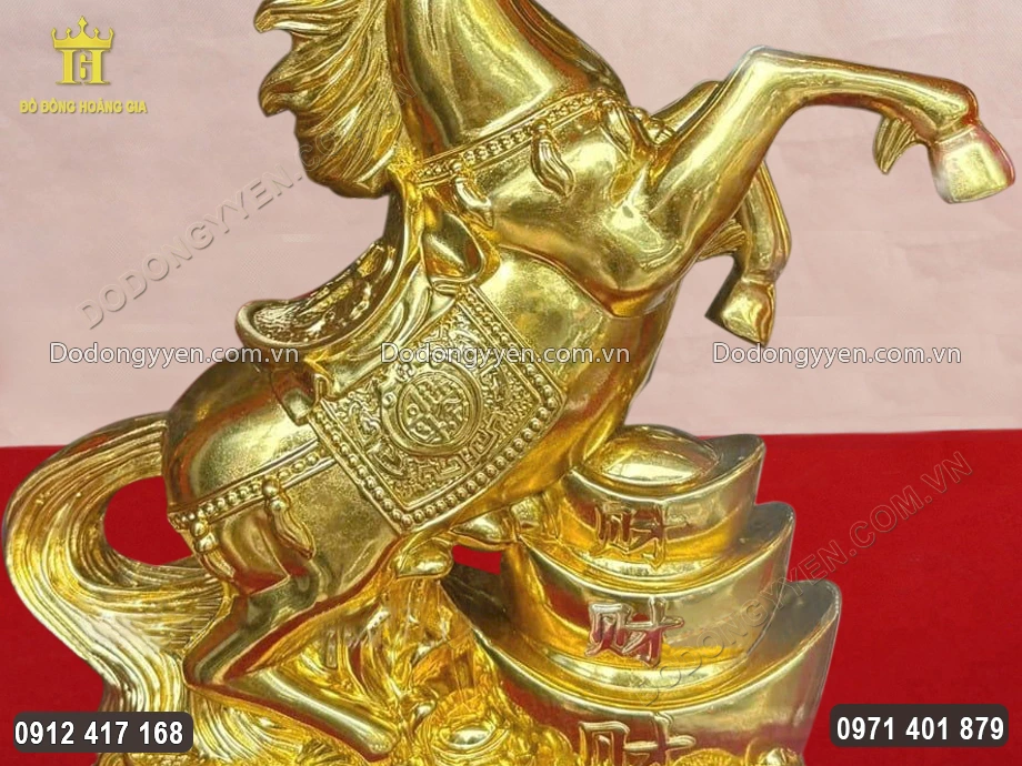 To&agrave;n bộ bề mặt được mạ v&agrave;ng 24K sang trọng, cao cấp